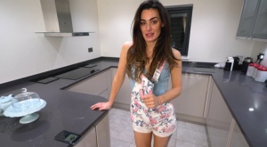 British amateur displays her nice ass after getting naked in a kitchen