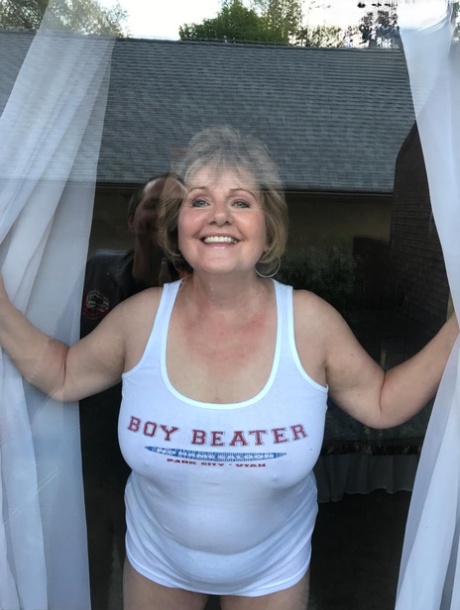 MatureMILFBBWCurvyBig TitsUnited StatesBig