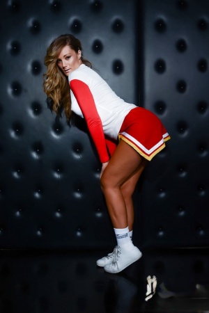 Cheerleader Elizabeth Bally frees big tits from uniform before masturbating