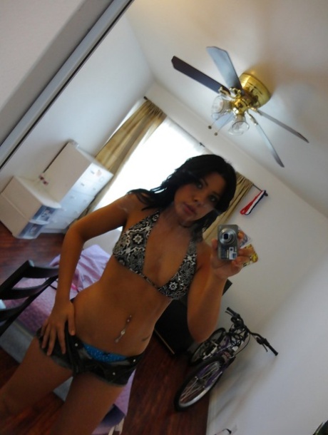 18 year old hottie Summer Stetson taking topless selfshots in mirroe