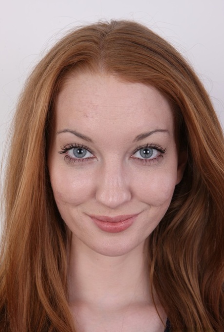 Natural redhead Klara doffs ripped jeans and a blazer on way to posing naked 39183576