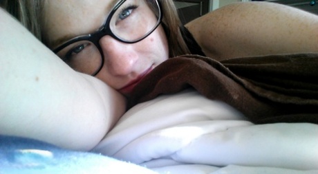 Solo girl Gemma Minx takes selfies in various states of undress 36302907