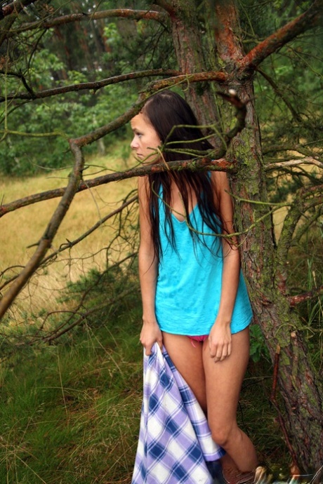 Brunette teenager heads deep into the woods to masturbates all alone 26318809