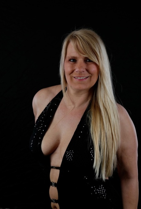 Older blonde Sweet Susi displays her inviting cleavage in a long gown 41297361