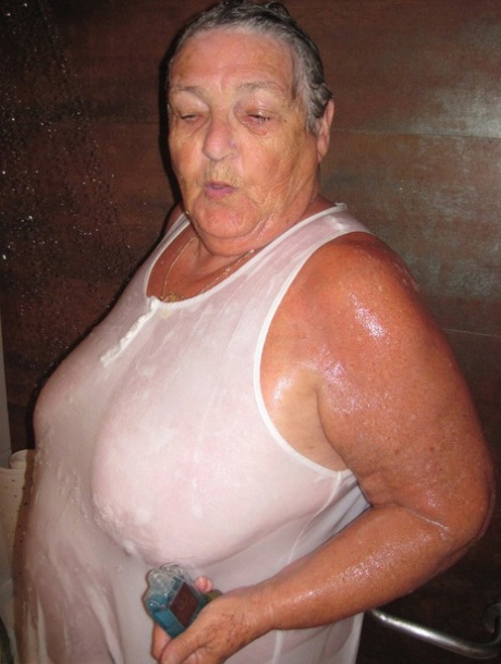 Granny Blow Porn Pics & XXX Photos - LamaLinks.com
