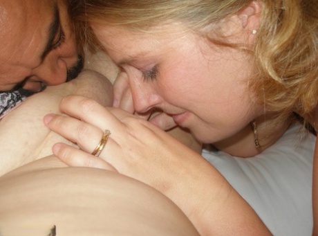 Amateur chick Gangbang Momma takes part in group sex inside a hotel room 20084395