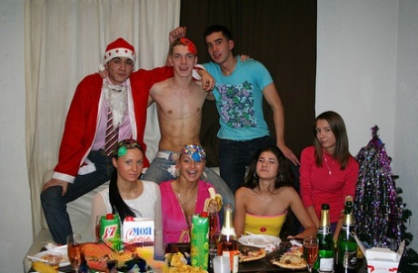 College students embark on group sex fucking while having a party 13547292