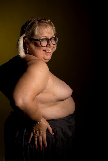 Bbw Big Boobs Small Nipples - Big Tits Small Nipple Porn Pics & XXX Photos - LamaLinks.com