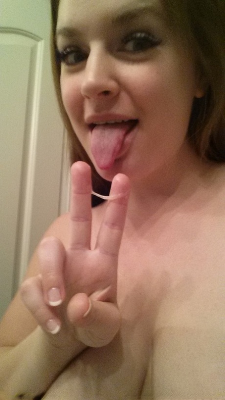Big titted amateur takes naked selfies of herself indoors and outdoors too 17523945