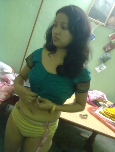 Girl Bra Change Xxx - Indian Saree Changing Porn Pics & XXX Photos - LamaLinks.com