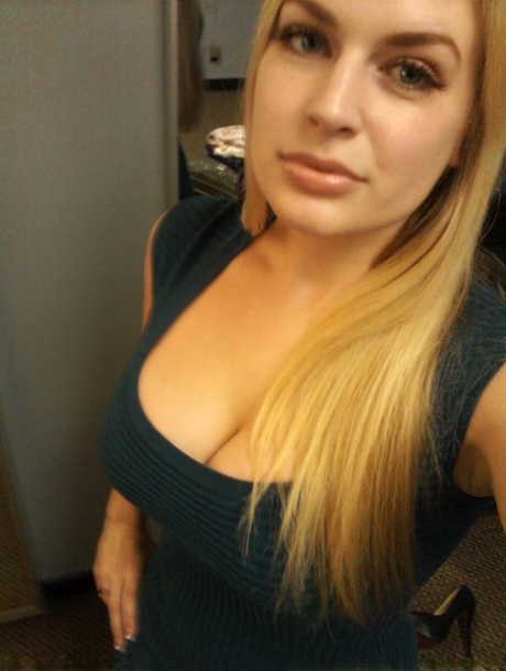 Blonde amateur Danielle takes non nude selfies of her daily life 87881781