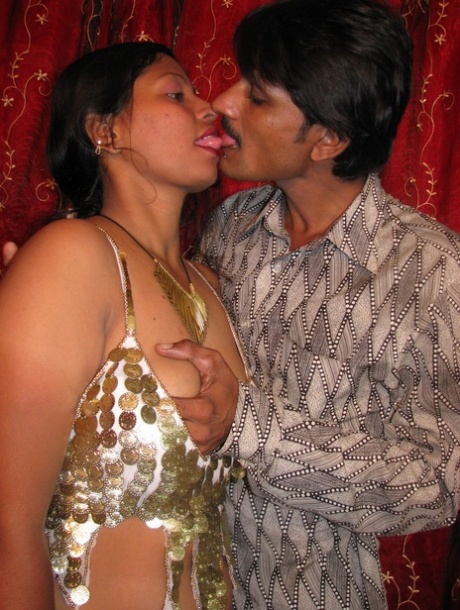 Indian Kissing Nude - Indian Kissing Porn Pics & XXX Photos - LamaLinks.com