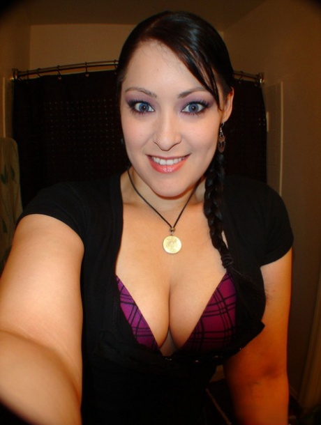 Big Boobs Selfie On Bed Porn Pics & XXX Photos - LamaLinks.com