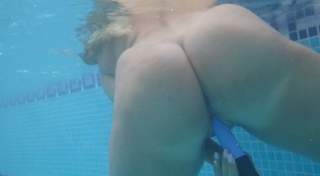 Amateur Water Masturbation - Underwater Masturbation Porn Pics & XXX Photos - LamaLinks.com