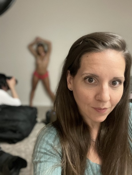 Brunette teen Gia Derza kisses a girl before having sex with a guy on a bed 27117746