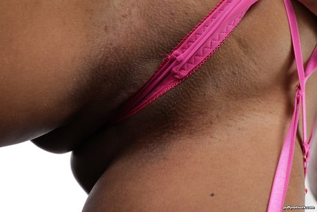 Black Coed Camel Toe - Camel Toe Ebony Porn Pics & XXX Photos - LamaLinks.com