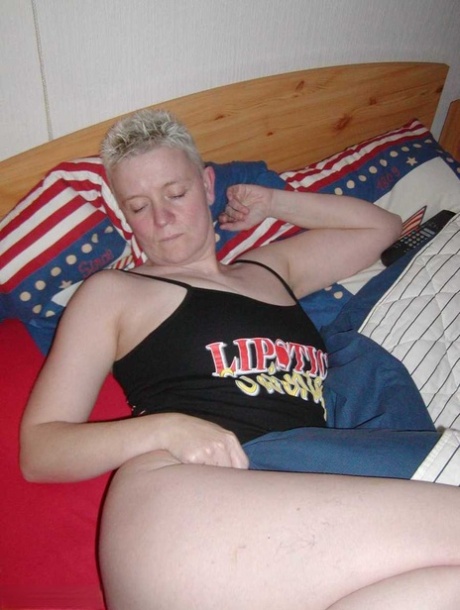 Older blonde with a pierced nipple Tiffany Pearl plays with her natural tits 60536453