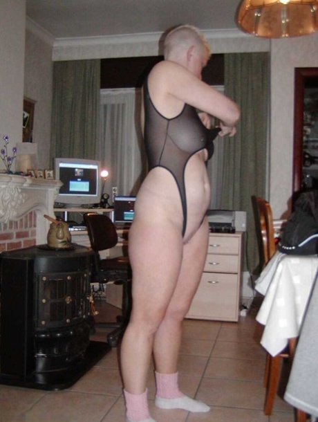 Mature woman with short hair Tiffany Pearl goes nude in stockings and boots 71562566