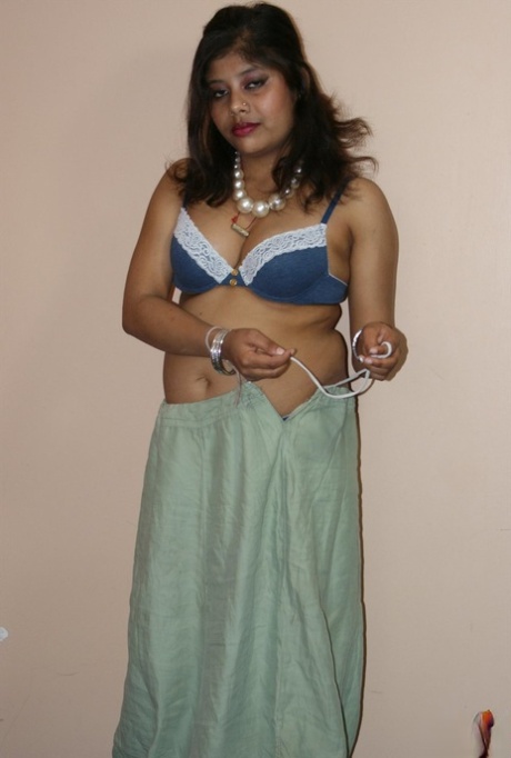 Desi Sari Porn Pics & XXX Photos - LamaLinks.com