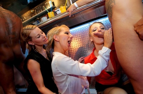 Party going girls have sex with bisexual women and men at a sex club 45952062
