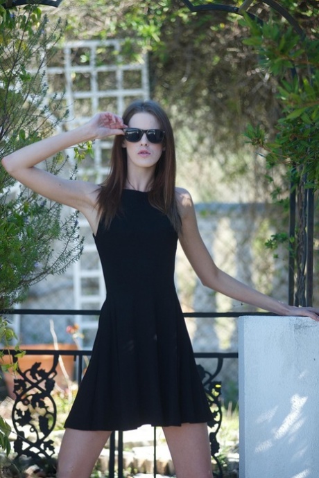 Glam model Melissa Tongue takes off glasses before removing dress and pretties 80761106