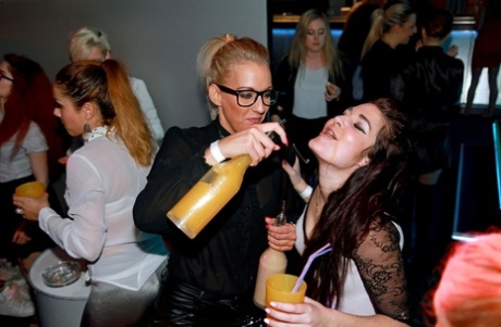 Drunk chicks suck male stripper dicks after losing their inhibitions 91456524