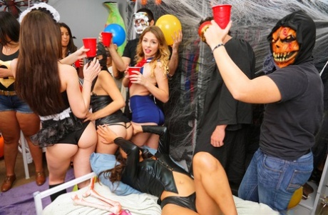 College girl Sophia Leone and friends get drunk at dorm party and fuck 38171227