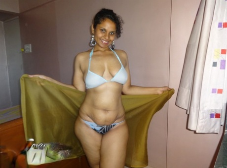 Xxx Bikini Indian - Indian Bikini Porn Pics & XXX Photos - LamaLinks.com